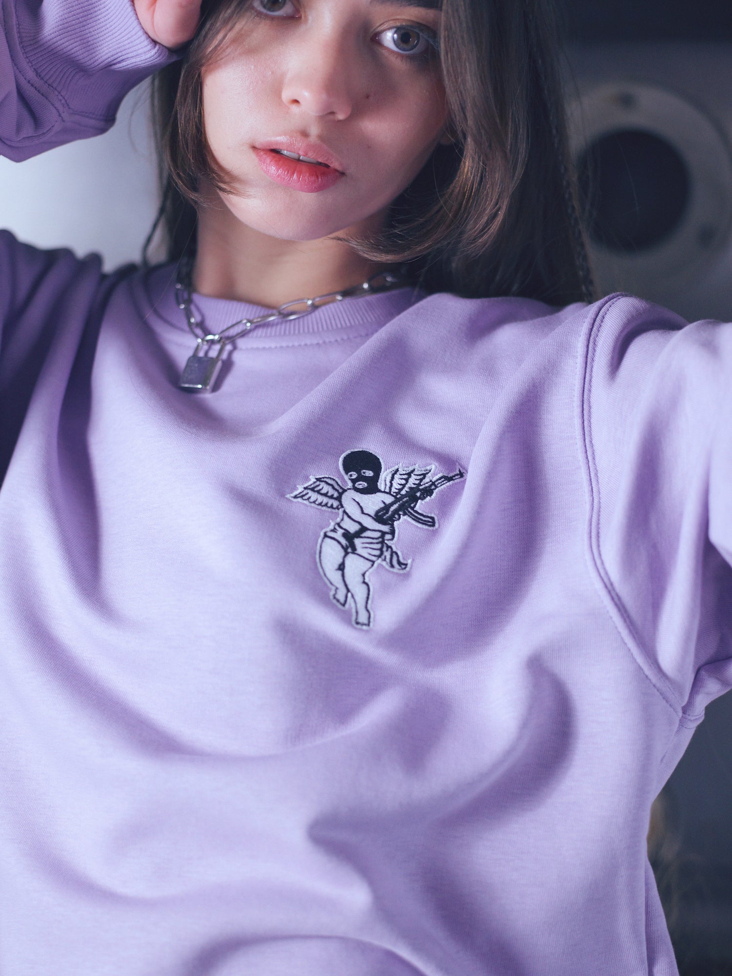 NO MORE SPACE EMBROIDERED CREWNECK